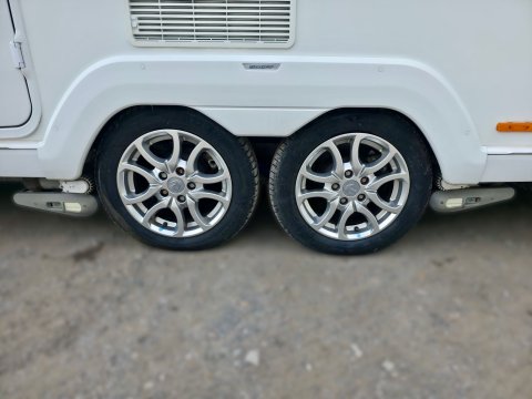 Swift Elegance 645 10