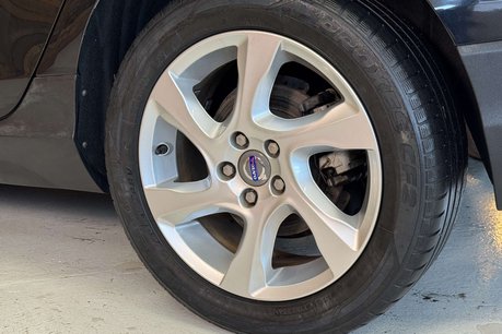 Volvo V40 1.6 T4 Lux Hatchback 5dr Petrol Powershift Euro 5 (s/s) (180 ps) 66