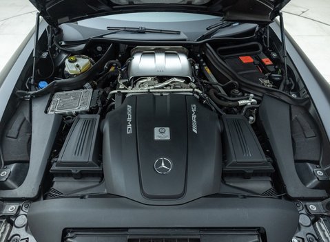 Mercedes-Benz AMG GT R Roadster 43