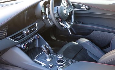 Alfa Romeo Giulia Quadrifoglio 19