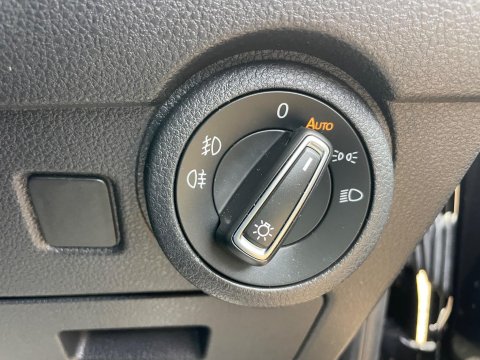 Volkswagen Caravelle 2.0 TDI Executive MPV 5dr Diesel DSG Euro 6 (s/s) (150 ps) 56