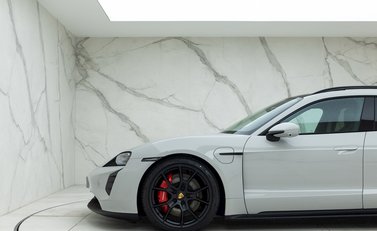 Porsche Taycan GTS Sport Turismo 26