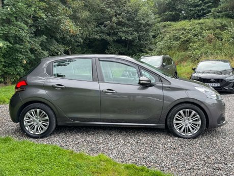 Peugeot 208 1.2 208 Signature S/S 5dr