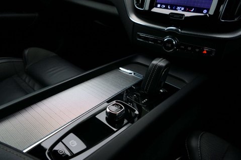 Volvo XC60 2.0 XC60 R-Design B4 MHEV AWD Auto 4WD 5dr 30