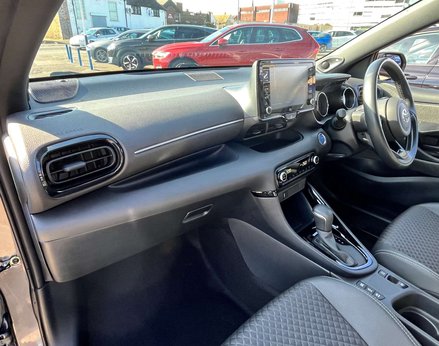 Toyota Yaris 1.5 Yaris Dynamic HEV CVT 5dr 17