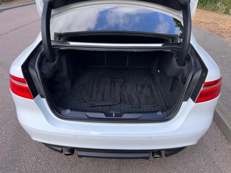 Jaguar XE 2.0i Portfolio Auto AWD Euro 6 (s/s) 4dr 40