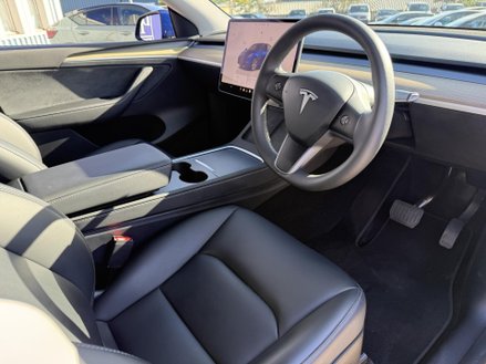 Tesla Model Y (Dual Motor) Long Range SUV 5dr Electric Auto 4WDE (384 bhp)