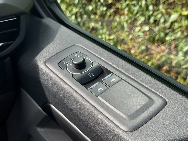 Ford Tourneo Custom Titanium Luxe | 9 Seat | Auto | L2 LWB | 320 | Euro 6 | £31,992 + vat 19