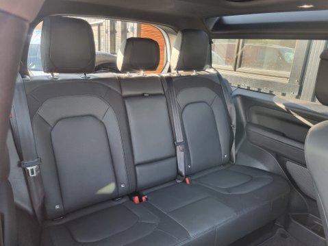 Land Rover Defender X-DYNAMIC HSE MHEV 14