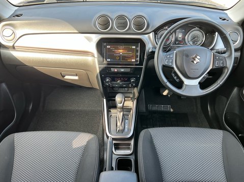 Suzuki Vitara SZ-T MHEV 10