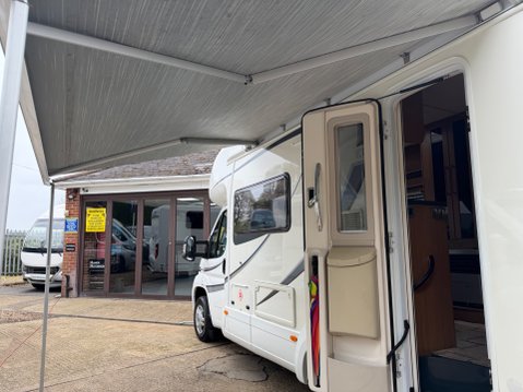 Auto-Trail Tracker EKS LOVELT LOW MILEAGE GREAT SPEC TRACKER 24