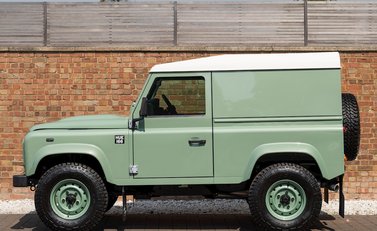 Land Rover Defender 90 Heritage Hard Top 2