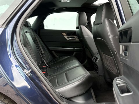 Jaguar XF 2.0 XF R-Sport D AWD Auto 4WD 4dr 19