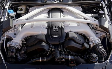 Aston Martin Vanquish Carbon Edition 27