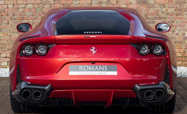 Ferrari 812 Superfast 5