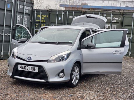 Toyota Yaris 1.5 VVT-h T Spirit Hatchback 5dr Petrol Hybrid CVT Euro 5 (101 ps) 8