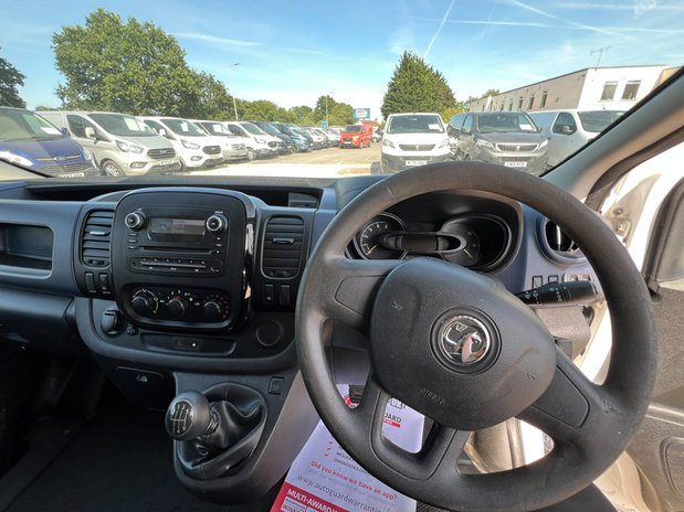 Vauxhall Vivaro LWB High Roof L2H2 120 Bi Turbo Air Con 1 Owner 43
