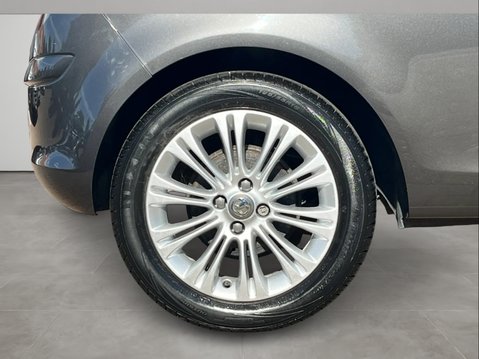 Vauxhall Corsa 1.4 SE 3dr Auto 11