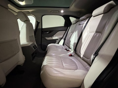 Jaguar F-Pace PORTFOLIO AWD 21