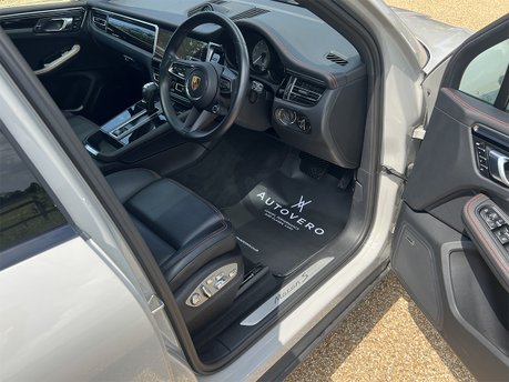Porsche Macan S PDK 35
