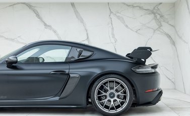 Porsche Cayman GT4 RS (718) 42