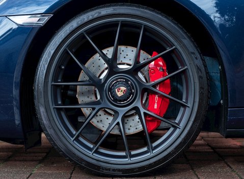 Porsche 911 Targa 4 GTS (991.2) 12