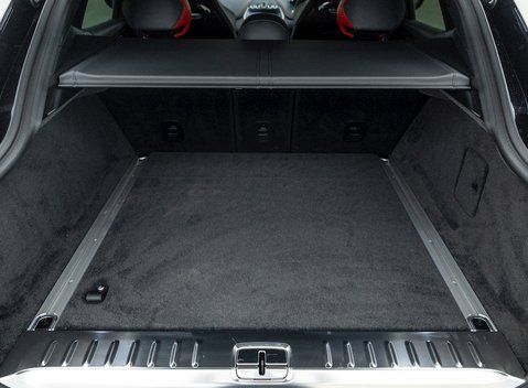 Aston Martin DBX 707 31