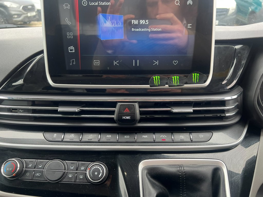 2022 Maxus Deliver 9LWB L3H2 Medium Roof Alloys Camera Sensors EURO 6 — thumbnail 38 of 51