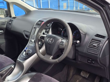 Toyota Auris 1.8 VVT-h T Spirit Hatchback 5dr Petrol Hybrid CVT Euro 5 (s/s) (136 ps) 14