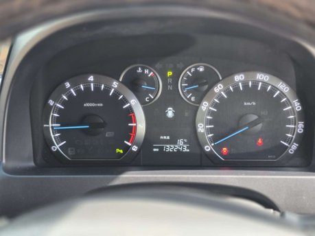 Toyota Alphard Auto+Petrol+7Seats 29
