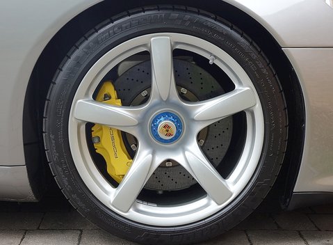 Porsche Carrera GT 19