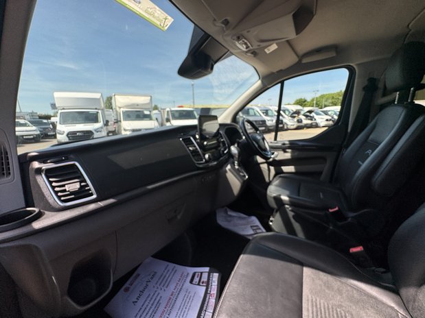 Ford Transit Custom Crew Cab AUTO SWB L1H1 320 Active Air Con Alloys Nav Sensors EURO 6 NO VAT 15