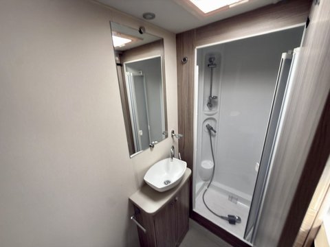 Elddis Xplore 554 17