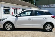 Hyundai i20 MPI SE.AUTOMATIC..1 PREVIOUS OWNER,18 STAMPS,AIR CON,LAST OWNER  9 YEARS. 8