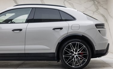 Porsche Macan Turbo Electric 44
