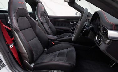 Porsche 911 Targa 4 GTS (991.2) 6