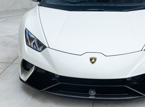 Lamborghini Huracan Spyder LP640-4 Performante 30