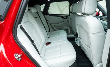 Porsche Macan GTS 18