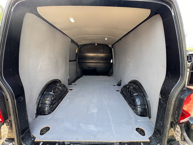 Volkswagen Transporter AUTO LWB L2H1 Highline T32 A/C Alloys Camera Tow Bar 4Motion EURO 6 NO VAT 17