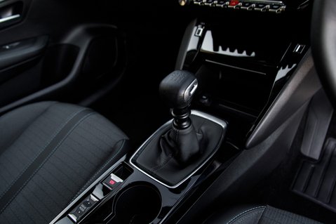 Peugeot 208 PURETECH ALLURE PREMIUM PLUS S/S 32