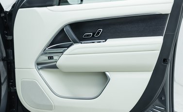 Land Rover Range Rover P530 Autobiography LWB (7 Seat) 26