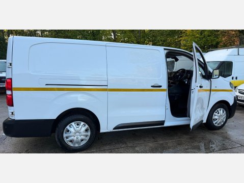 Vauxhall Vivaro 1.5 Turbo D 2900 Dynamic Panel Van 6dr Diesel Manual L2 H1 Euro 6 (s/s) (10 24