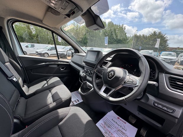 Renault Trafic Crew Cab AUTO LWB L2H1 Low Roof Sport LI30 Air Con Nav EURO 6 23