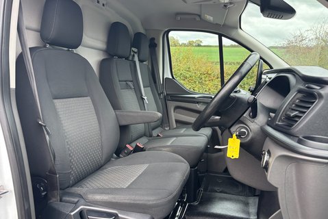 Ford Transit Custom 320 L1 Trend 130 ps Panel Van - Air Con / Twin Side Loading Doors 4