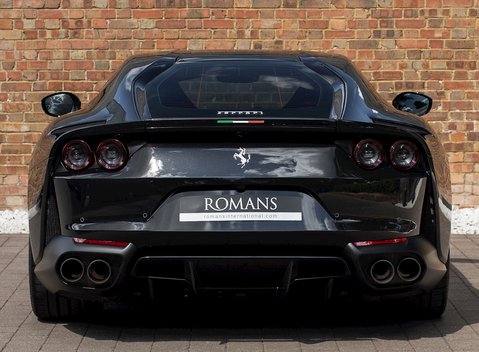 Ferrari 812 Superfast 5