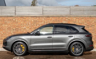 Porsche Cayenne Turbo S E-Hybrid 2