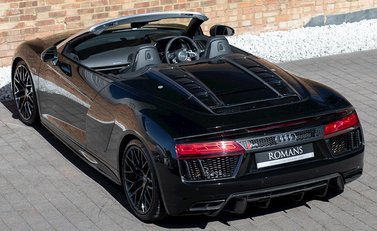 Audi R8 V10 Plus Spyder 11