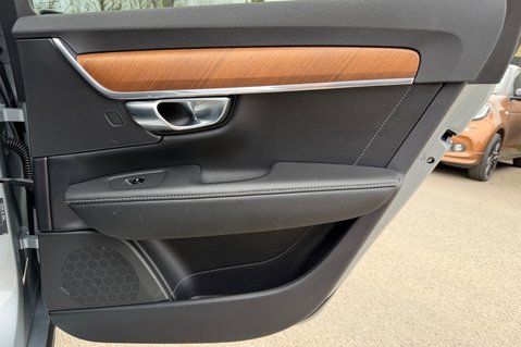 Volvo V90 D5 POWERPULSE INSCRIPTION PRO AWD -PAN ROOF - £6320 OPTIONAL EXTRAS  35