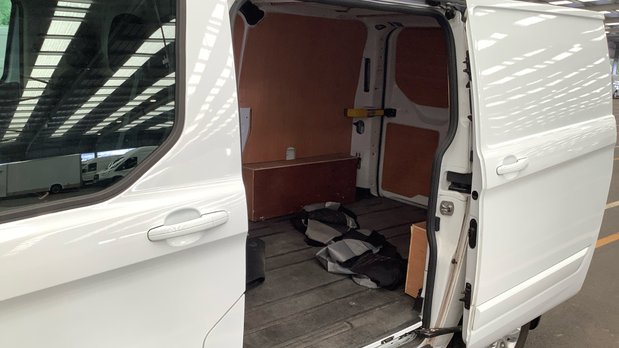 Ford Transit Custom SWB L1H1 Low Roof Limited 280 Air Con Alloys Sensors EURO 6 8