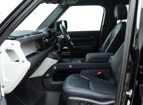 Land Rover Defender 110 SE D250 Urban 14